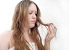 Как поступить, если волосы секутся и выпадают?